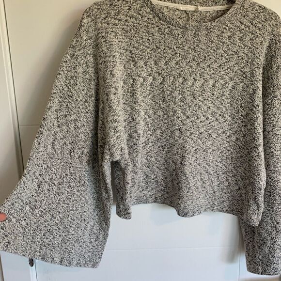 LUSH Cable Knit Wide-Sleeved Sweater - Picture 4 of 6